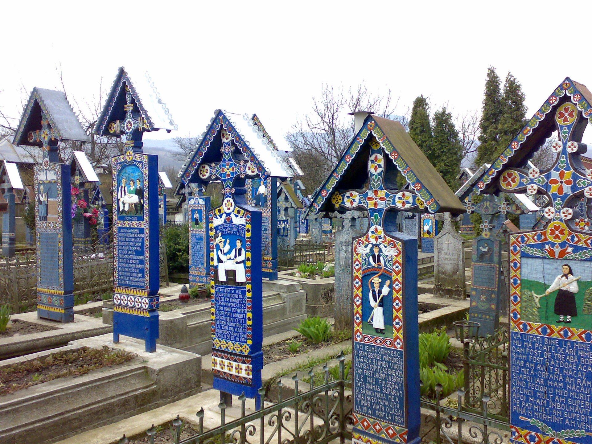 cimitirul-vesel-din-sapanta-in-presa-spaniola.jpg