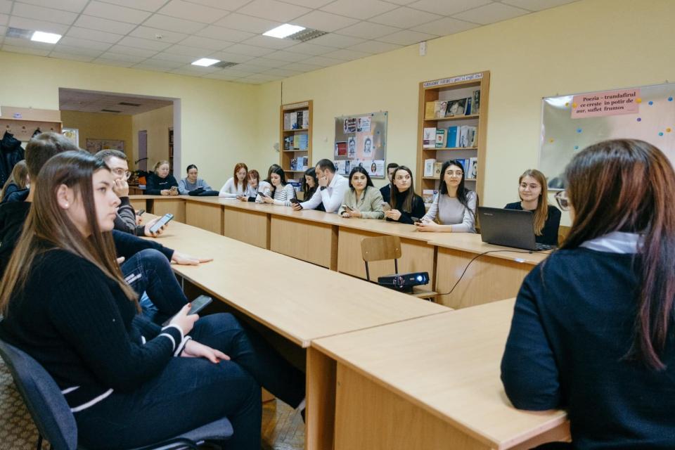 Cristina Gherasimov la întâlnirea cu studenții de la Cahul: „Moldova are nevoie de tineri motivați, care să se implice activ în procesul său de transformare”