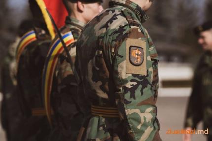 Ministerul Apărării avertizează: doar militarii activi pot purta uniforma militară, restul riscă amenzi