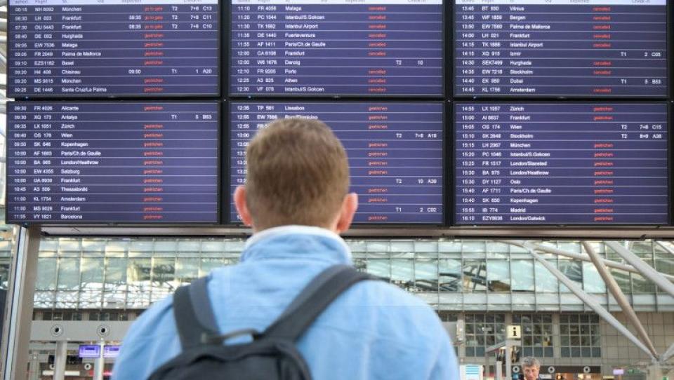 Greve în 13 aeroporturi din Germania. Peste 3 400 de zboruri anulate și 510 000 de pasageri afectați