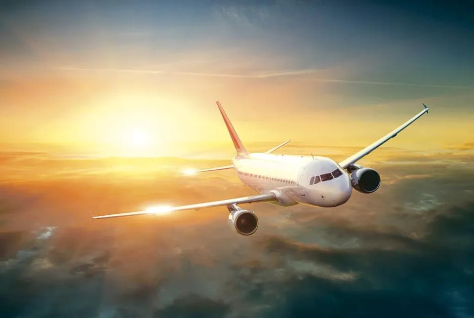 Zboruri mai sigure și mai ieftine: reguli noi pentru traficul aerian, aprobate de Guvern 