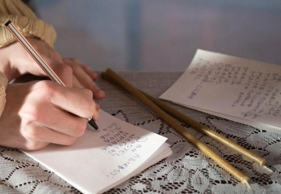 Ce se scrie pe pomelnic de Paștele Blajinilor? Ghid simplu și corect