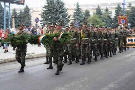 Un gest care te poate costa amendă: Ce simboluri sunt interzise de utilizat pe 9 Mai