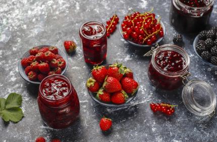 Cum să păstrezi fructele de sezon pentru iarnă: Conservarea și congelarea