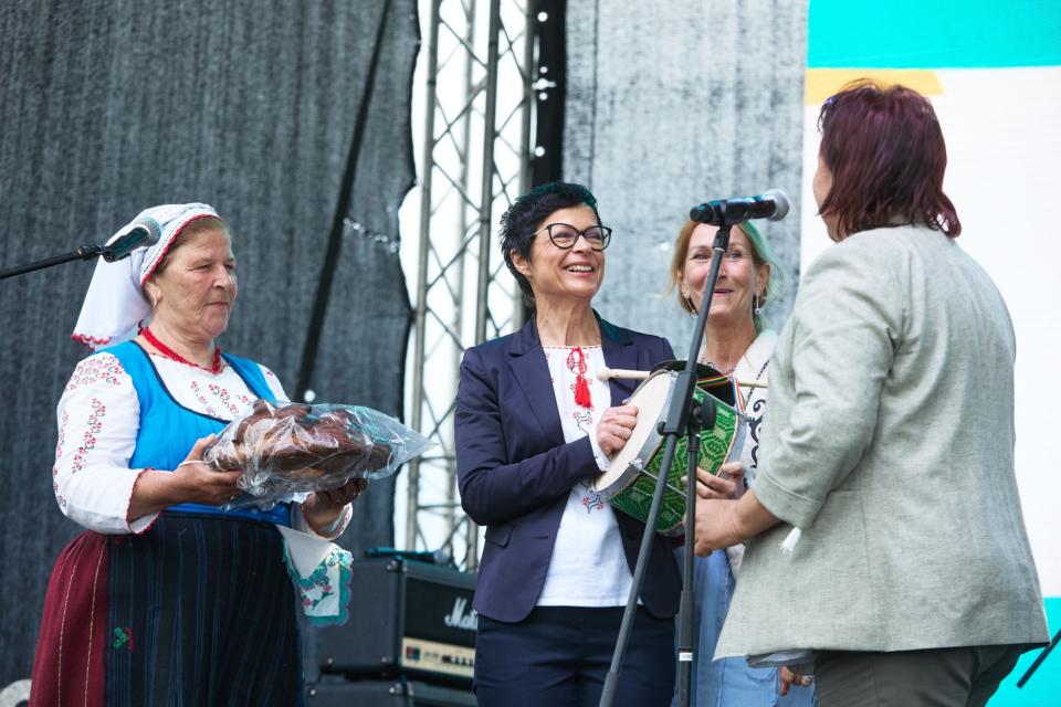Marta Kos, comisara europeană, în vizită la perla ecoturismului moldovenesc – Lacul Beleu și satul turistic Văleni