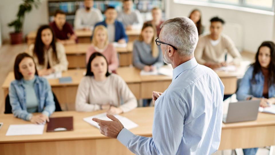 Cadrele universitare din Moldova vor primi salarii mai mari din septembrie 2025 – sporuri de până la 4 500 lei