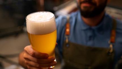 ANSA anunță noi reguli pentru producătorii și comercianții de bere: intră în vigoare Regulamentul privind berea și băuturile pe bază de bere