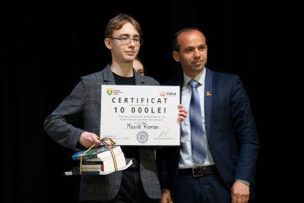 Reportaj FOTO // Gala Olimpicilor 2025 din Cahul: Zeci de elevi premiați pentru performanțe la olimpiade
