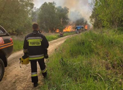 Dezastru ecologic la Văleni: Arde balta