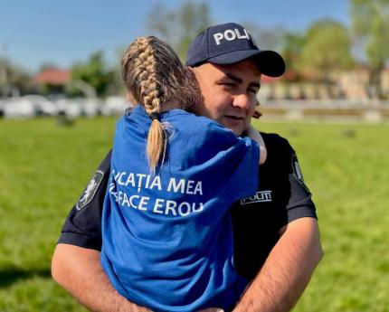 „Siguranța începe din școală” - Poliția îi învață pe elevi cum să evite pericolele și faptele antisociale
