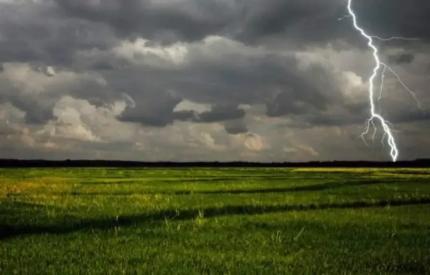 Avertizare meteo pentru 5 mai: Cod Galben de furtuni și ploi torențiale în toată țara