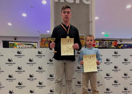 Tineri șahiști din Cahul, premiați la un turneu internațional de șah desfășurat în Galați