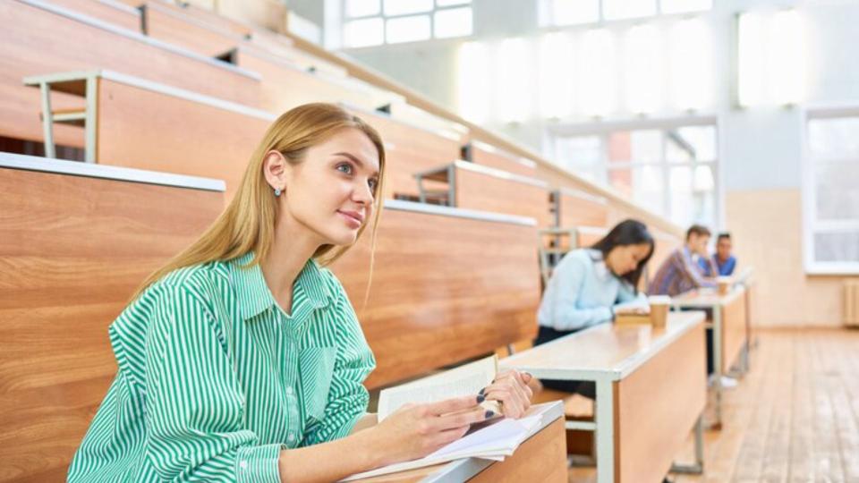 Ghid pentru absolvenți: cum alegi facultatea potrivită pentru tine
