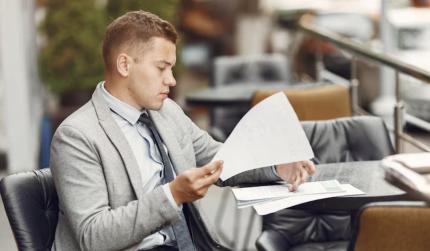 Freelancerii din Moldova vor putea lucra legal, fără bătăi de cap: Guvernul simplifică regulile