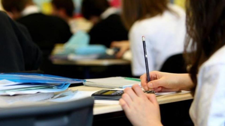 A început sesiunea de examene pentru elevii de clasa a IX-a. Lucrările vor fi evaluate centralizat