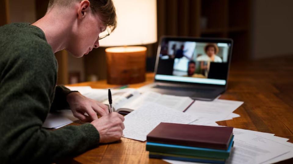 MEC organizează sesiuni online de întrebări și răspunsuri pentru absolvenții interesați de o carieră didactică