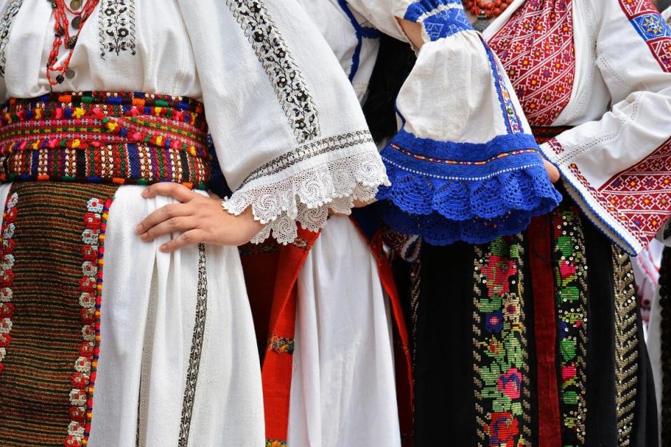 La mulți ani tuturor celor care poartă ie cu mândrie!