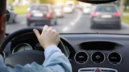 Șoferii din România se pregătesc pentru o nouă rundă de scumpiri la RCA, rovinietă și carburanți începând cu 1 iulie