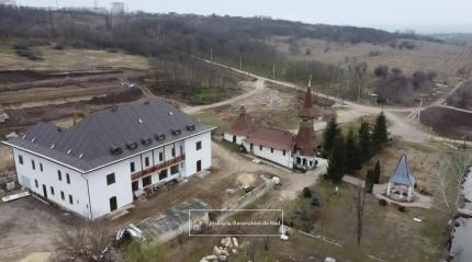 150.000 lei pentru îmbunătățirea condițiilor de trai la Mănăstirea „Sfânta Treime” din Roșu