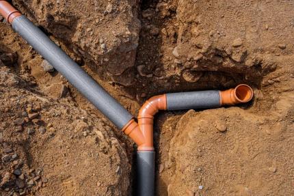 Pas important pentru infrastructura din Comrat: începe extinderea rețelei de canalizare în cartierele de la periferie