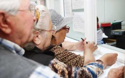 Vârsta de pensionare pentru femei crește. Ce prevede noua lege