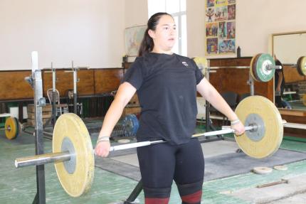 Tinerii halterofili din Cahul se pregătesc să reprezinte Republica Moldova la Campionatul European din Madrid