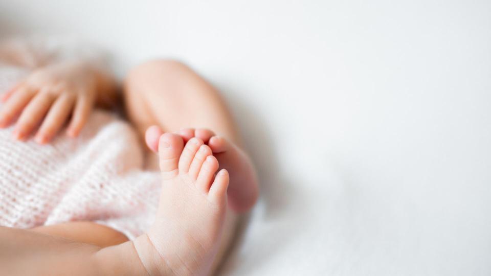 Caz tragic în Franța: Un nou-născut a fost găsit fără viață în mașina de spălat. Mama este din Republica Moldova