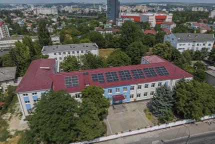 Guvernul investește în eficiența energetică a 15 școli din Republica Moldova