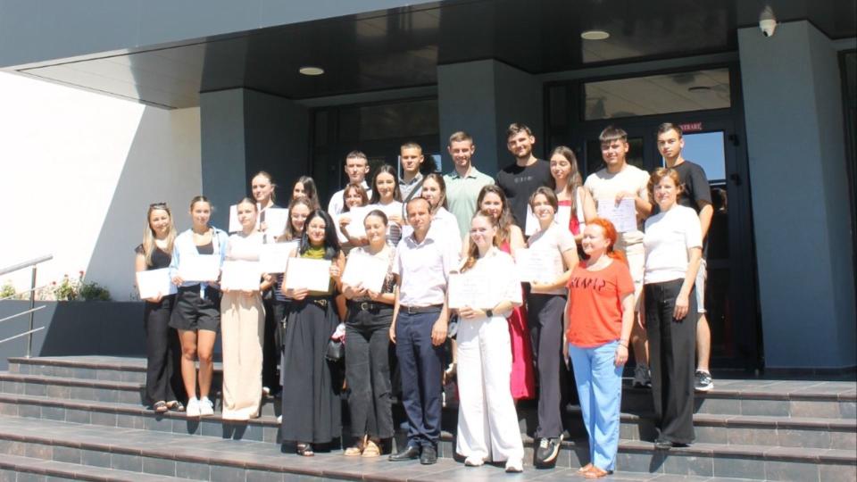 Tinerii ghizi și voluntari ai Festivalului „Nufărul Alb” – apreciați pentru implicare și dedicație