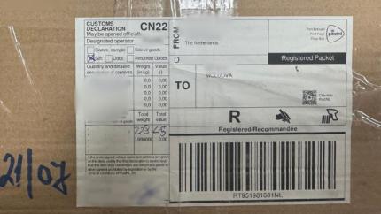 Schema de contrabandă cu „colete-cadou”: Droguri din Olanda, confiscate de Serviciul Vamal
