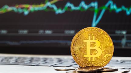 Bărbat reținut pentru escrocherii cu criptomonede: prejudiciu de peste 4,5 milioane de lei