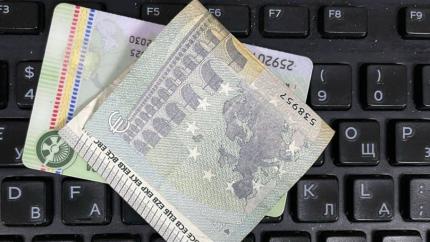 Tentativă de mituire la Cahul: Bărbat cu dublă cetățenie, prins cu bani ascunși între acte