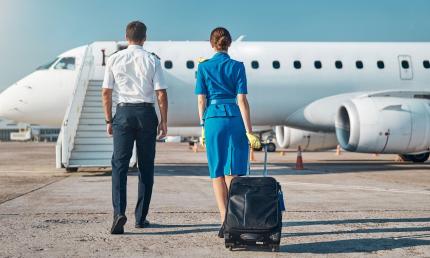 Ziua lucrătorului aviaţiei civile va fi marcată, anual, la data de 24 iunie