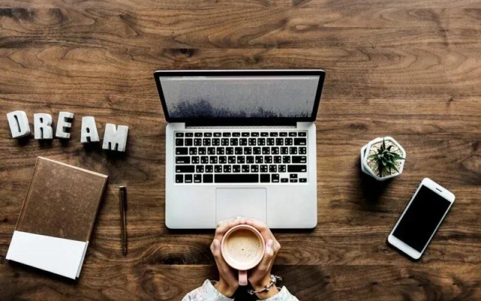 Veste bună pentru freelanceri: statul simplifică regimul fiscal și elimină rapoartele contabile