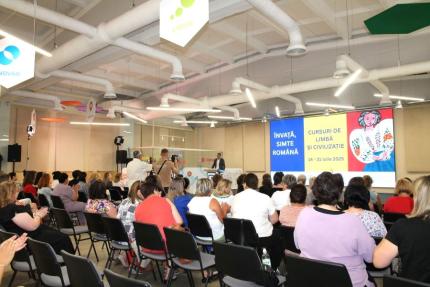Cadre didactice din Cahul, alături de alți profesori din țară, participă la un program cultural și educațional la Iași