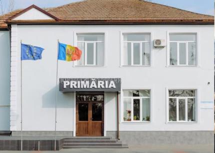 Clădirea Primăriei din satul Roșu a fost renovată și termoizolată prin Programul „Satul European Expres”