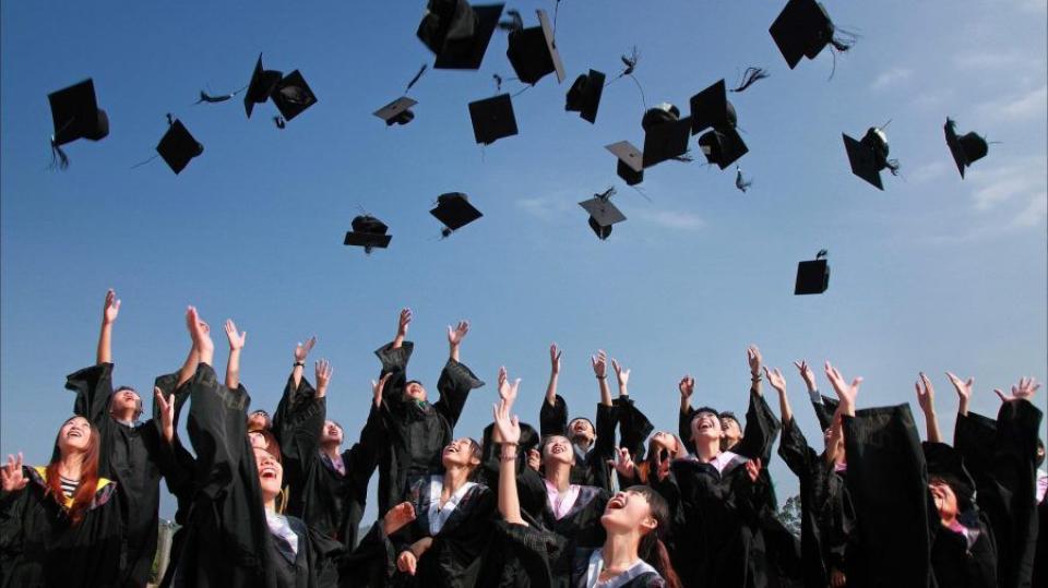 Unde aleg să studieze tinerii în 2025: Vezi topul celor mai populare specialități din Moldova