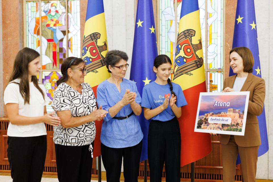 „EuroFetele” din Brînza, Cahul – premiate cu o excursie la Atena în cadrul concursului „EU & bunicii mei”