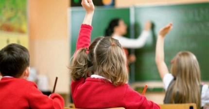 Cum pot solicita părinții ajutorul de 1000 lei pentru elevii din clasele I-IX 