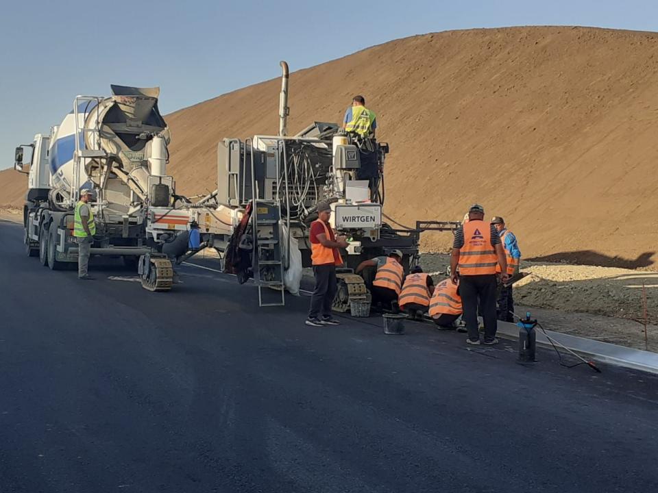 Ce lucrări de drum se desfășoară în această săptămână pe șantierele din țară