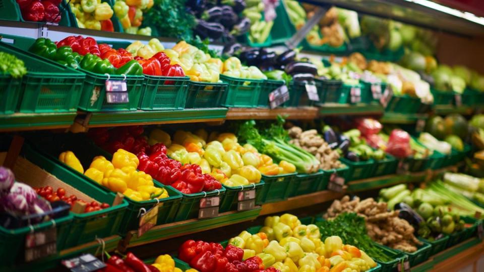 Сельхозпродукция, которая подорожала больше всего в 2025 году: фрукты и зерновые возглавляют список.