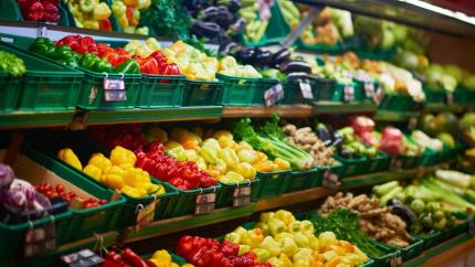 Сельхозпродукция, которая подорожала больше всего в 2025 году: фрукты и зерновые возглавляют список.