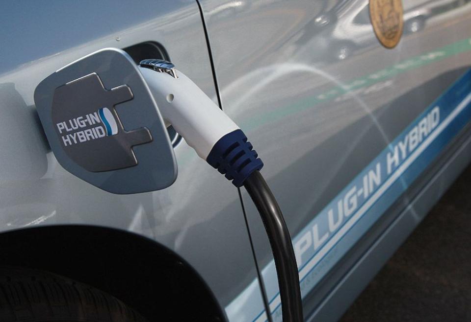 Peste 13.000 de vehicule electrice și hibride înmatriculate în Moldova în prima jumătate a anului 2025