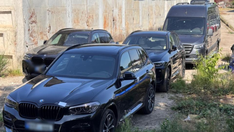 Трое задержанных по делу об автомобилях стоимостью 3.000.000 леев, ввезённых в Молдову контрабандой из Бельгии, Германии, Италии и Нидерландов.