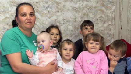 Centrul Ophelia și Primăria municipiului Cahul au organizat o campanie de strângere de fonduri pentru achiziționarea unei locuințe pentru Mariana și cei șase copii ai săi