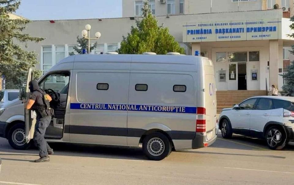 CNA: 17 figuranți, inclusiv 4 persoane reținute într-un dosar de finanțare ilegală a unui partid politic