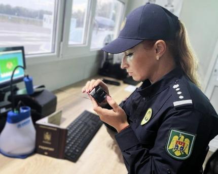 Поддельные водительские удостоверения выявлены при въезде в страну через пункты пропуска Кагул и Леова