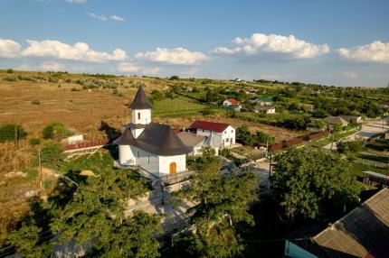 Finalizare proiect „Un Altar pentru eternitate” la Biserica din Ghioltosu – mobilier tradițional românesc pentru comunitate