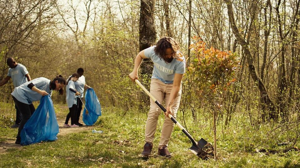 Cetățenii, îndemnați să iasă la curățenie de Ziua Mondială a Salubrizării