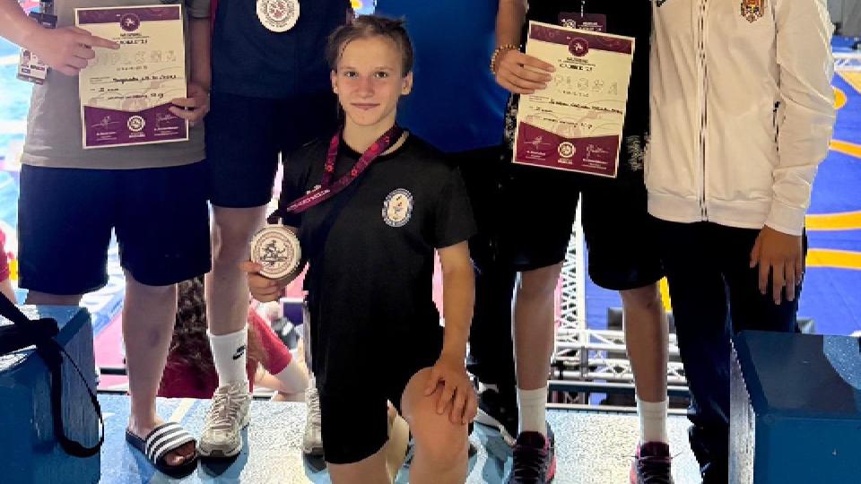 VIDEO | Ambiția nu are vârstă: Rusalina Portaru, vicecampioană continentală în luptele feminine U-15
